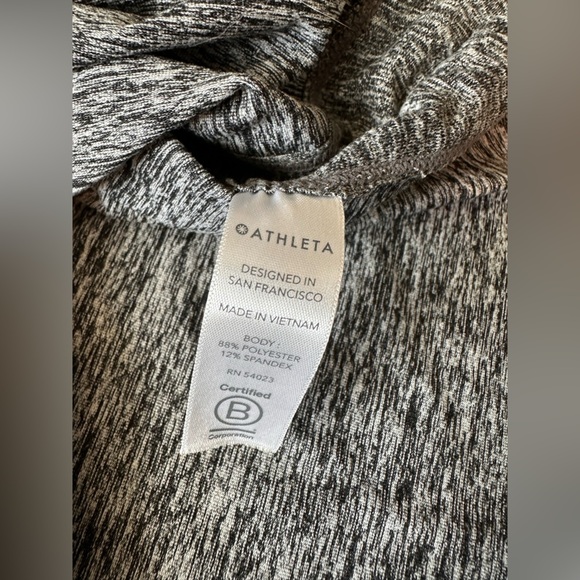 Athleta Uptempo Long Sleeve Top. Like New. Size Small. Gray. - Picture 6 of 7